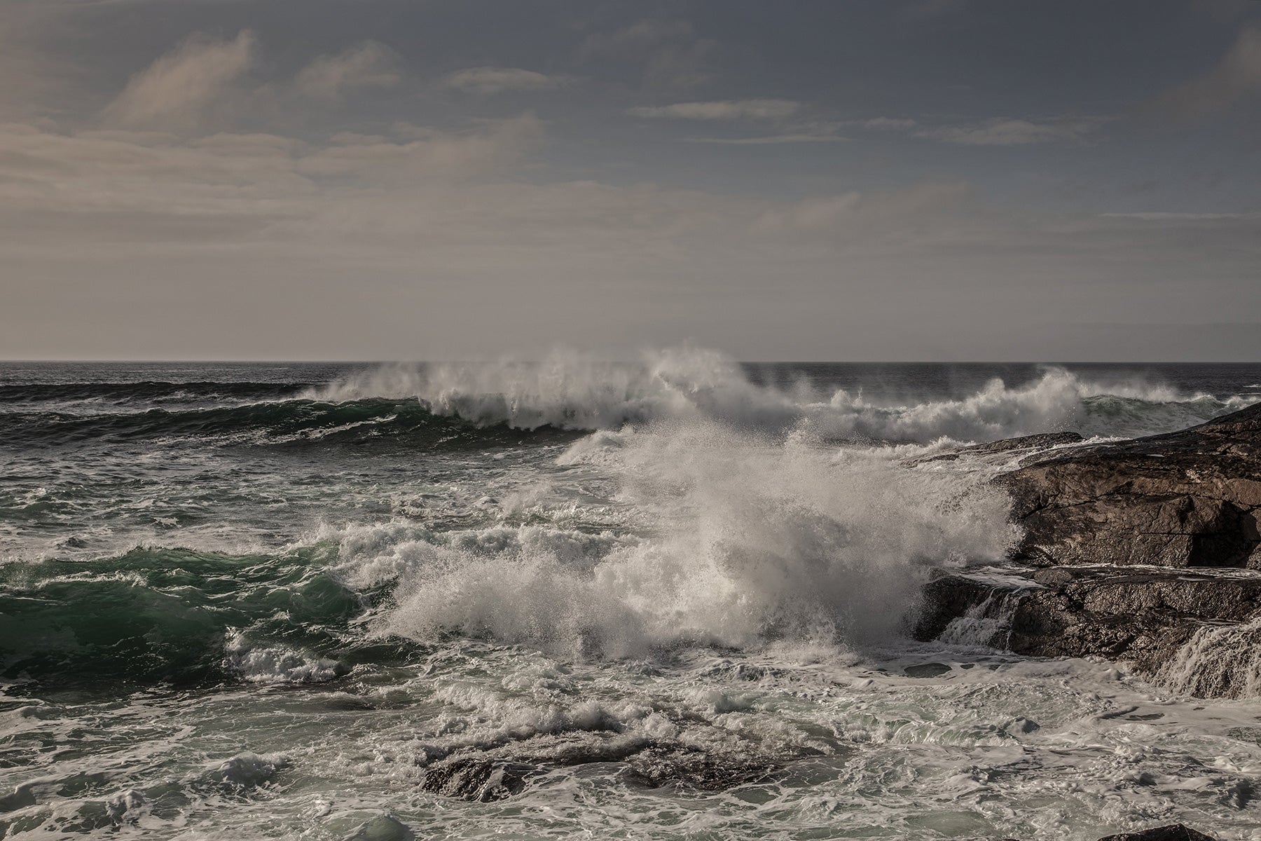 Ocean waves crashing on the rocks