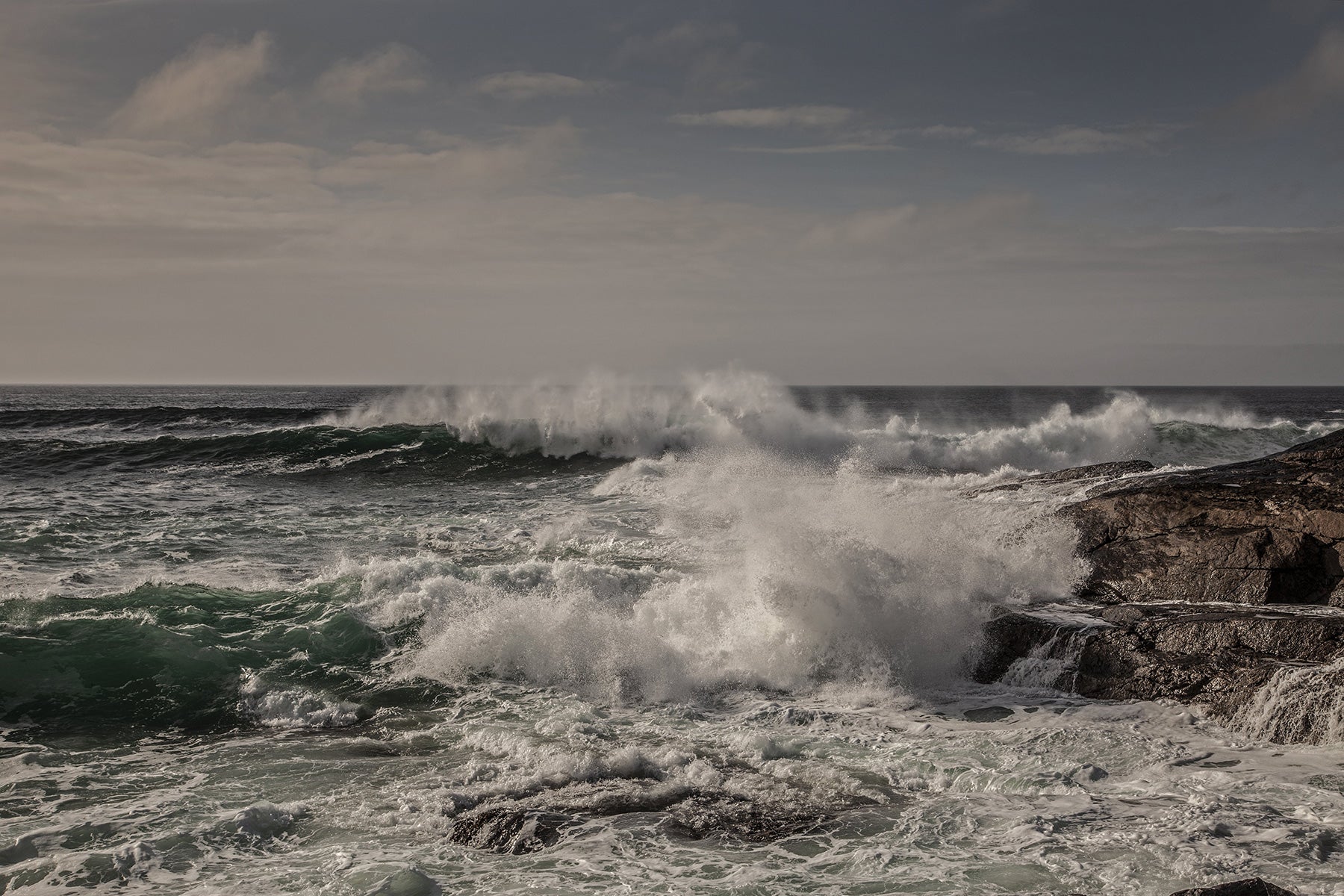 Ocean waves crashing on the rocks